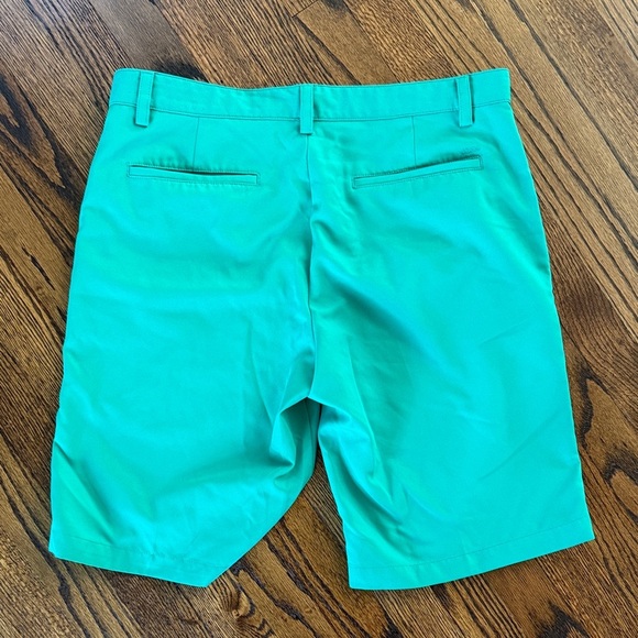 E Izod Performx Men's 34 Green Flat Front Golf Shorts - Picture 3 of 3